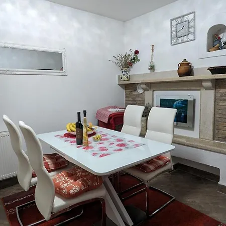Apartman Sabina A2+2 Near The Sea And The City Center Porec