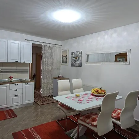 Apartment Apartman Sabina A2+2 Near The Sea And The City Center